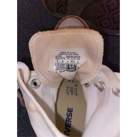 Converse women 6 men 4 high top Classic chuck taylor sneakers - Picture 9 of 9